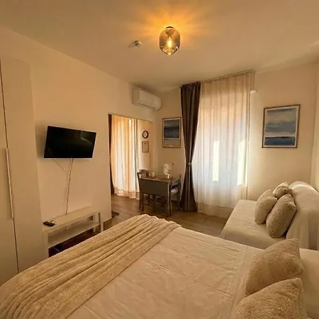 Loreto 15 Mins From Duomo - M1 Rovereto Apartment *