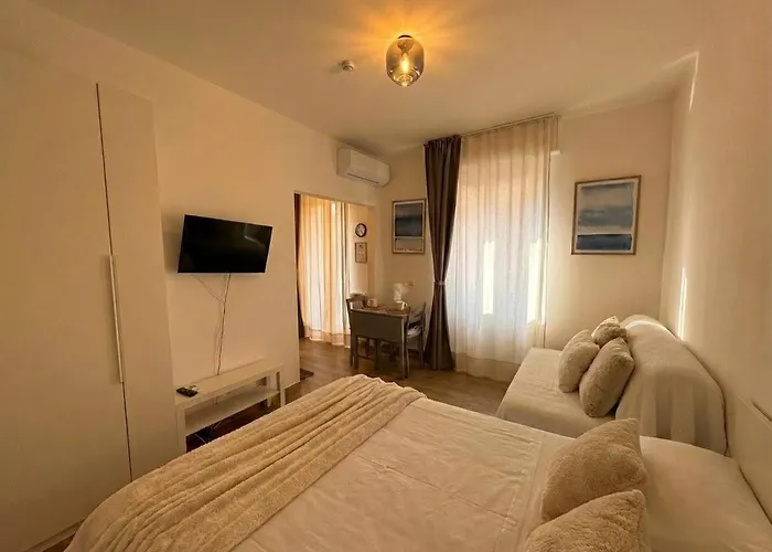 Loreto 15 Mins From Duomo - M1 Rovereto Apartment *