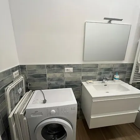Loreto 15 Mins From Duomo - M1 Rovereto Apartment