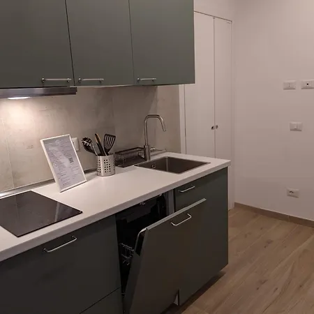 Loreto 15 Mins From Duomo - M1 Rovereto Apartment Milan